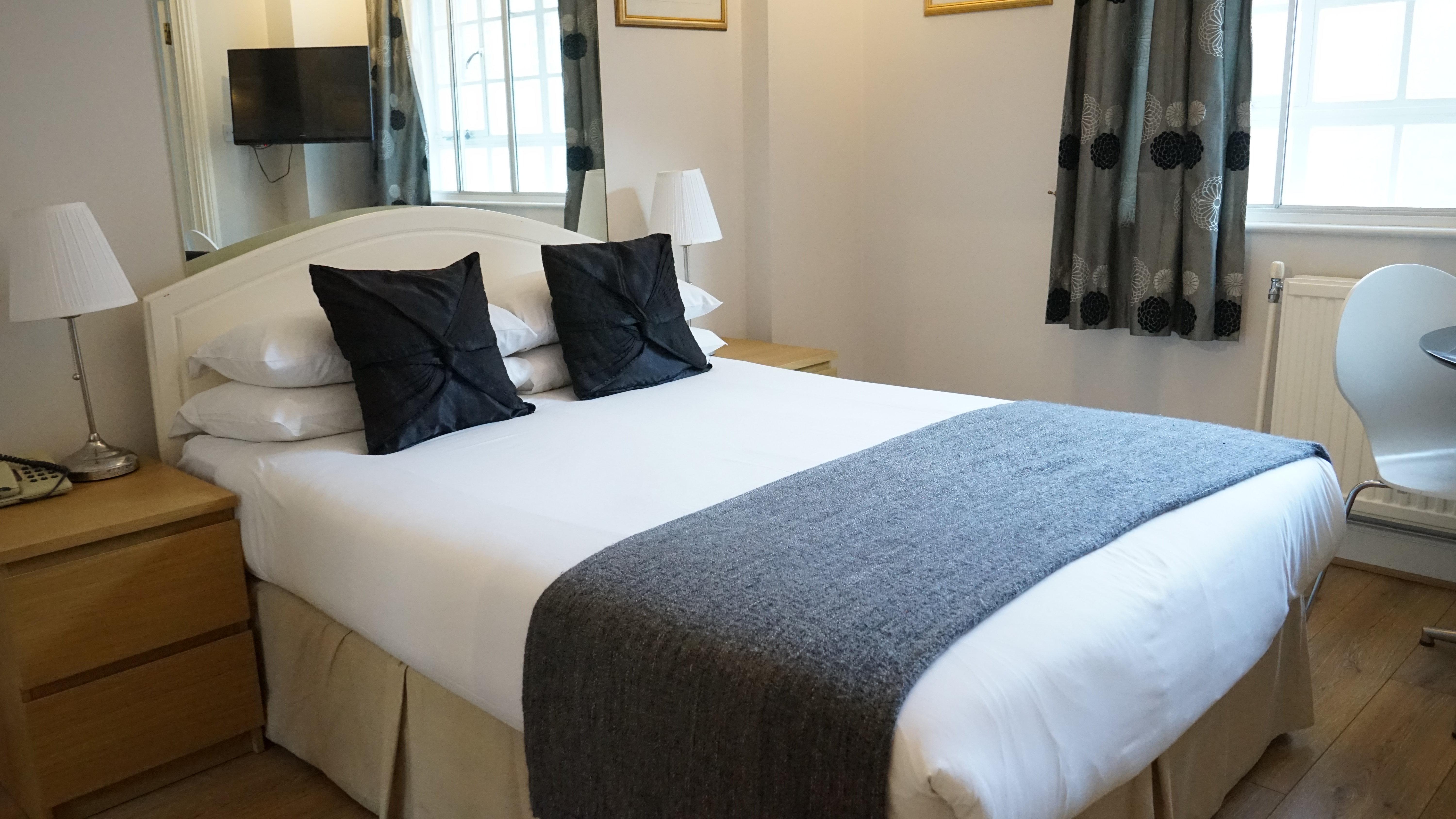 Chelsea Cloisters Serviced Apartments 95/121