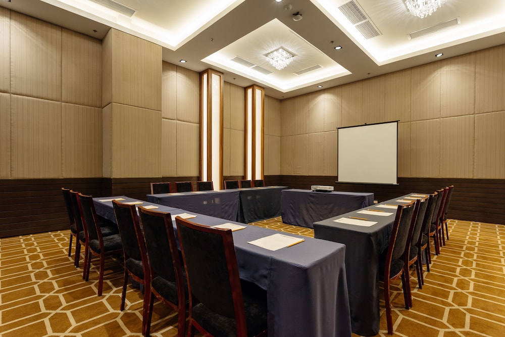 Summit Hotel Tacloban 51/63