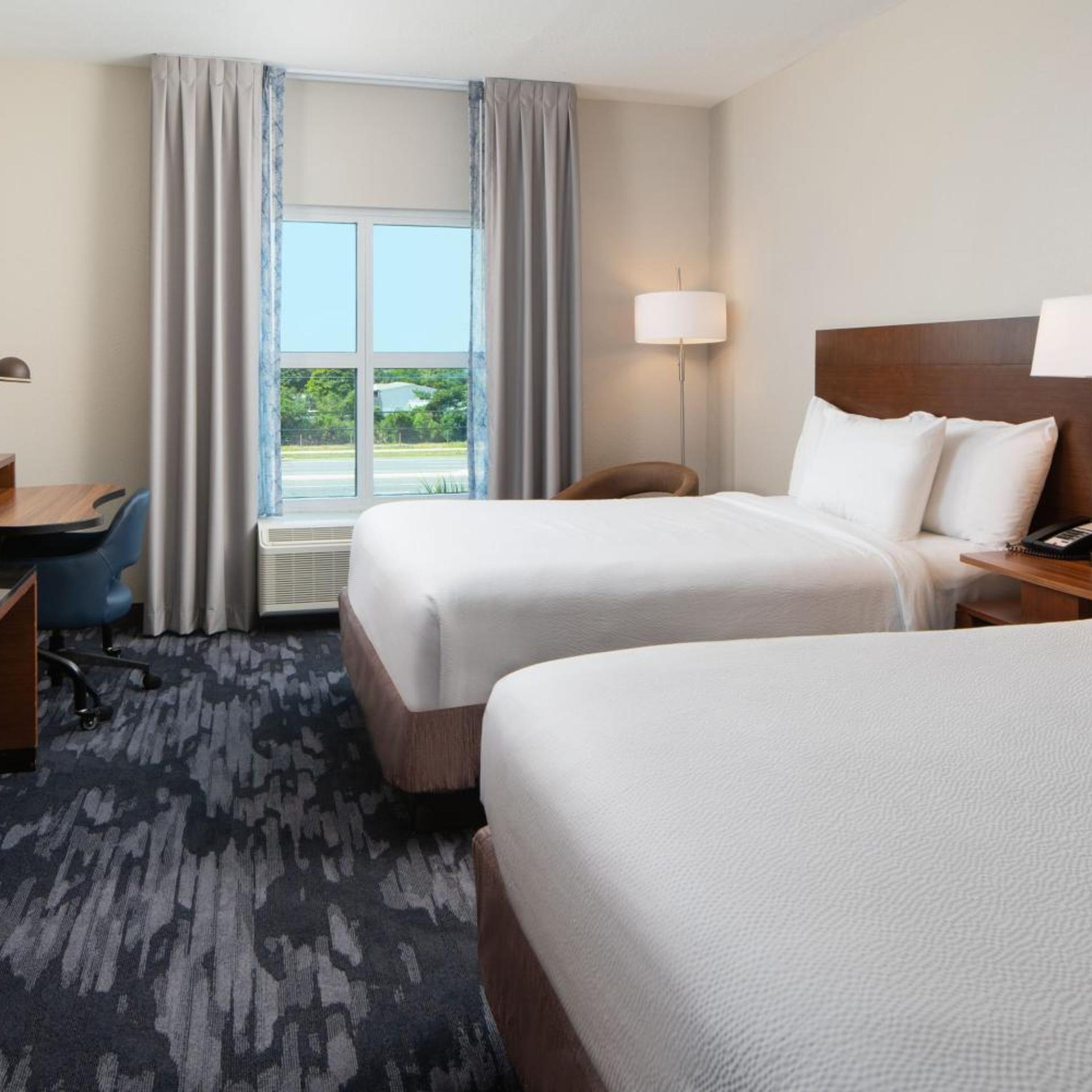 Room, King Bed, 2 Queen Beds, Partial Water View