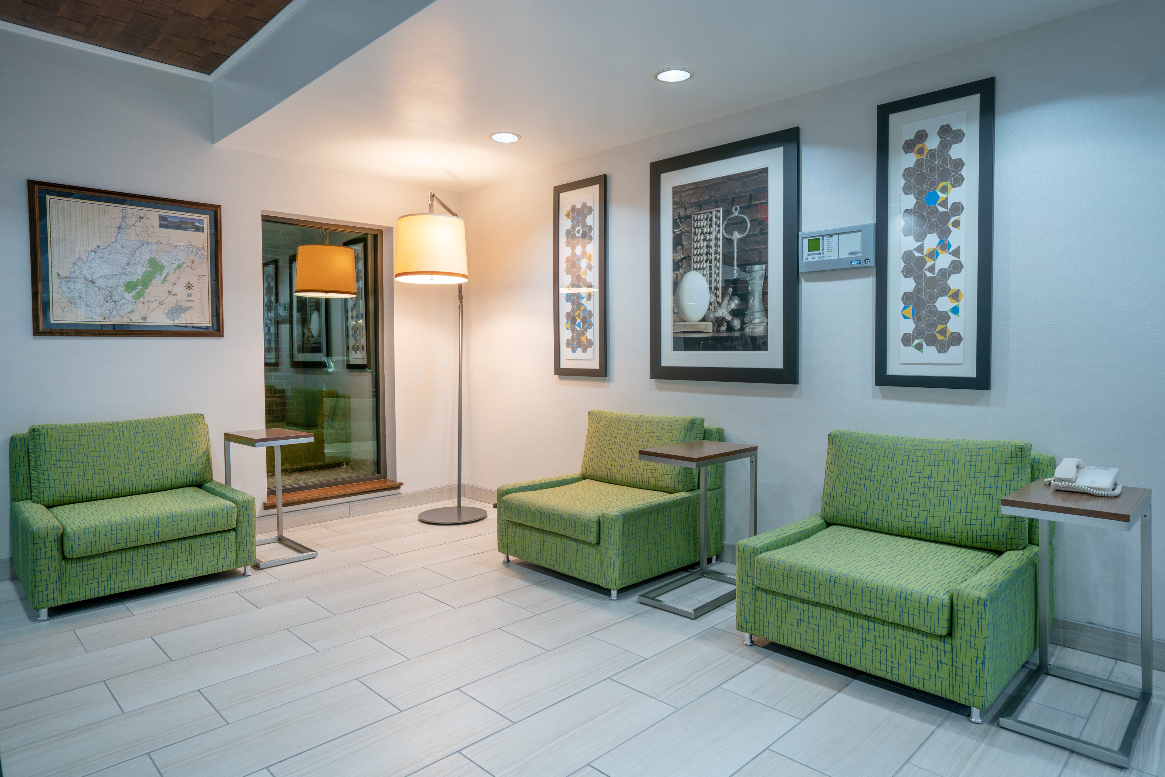 Holiday Inn Express Hotel Suites Elkins 39/60