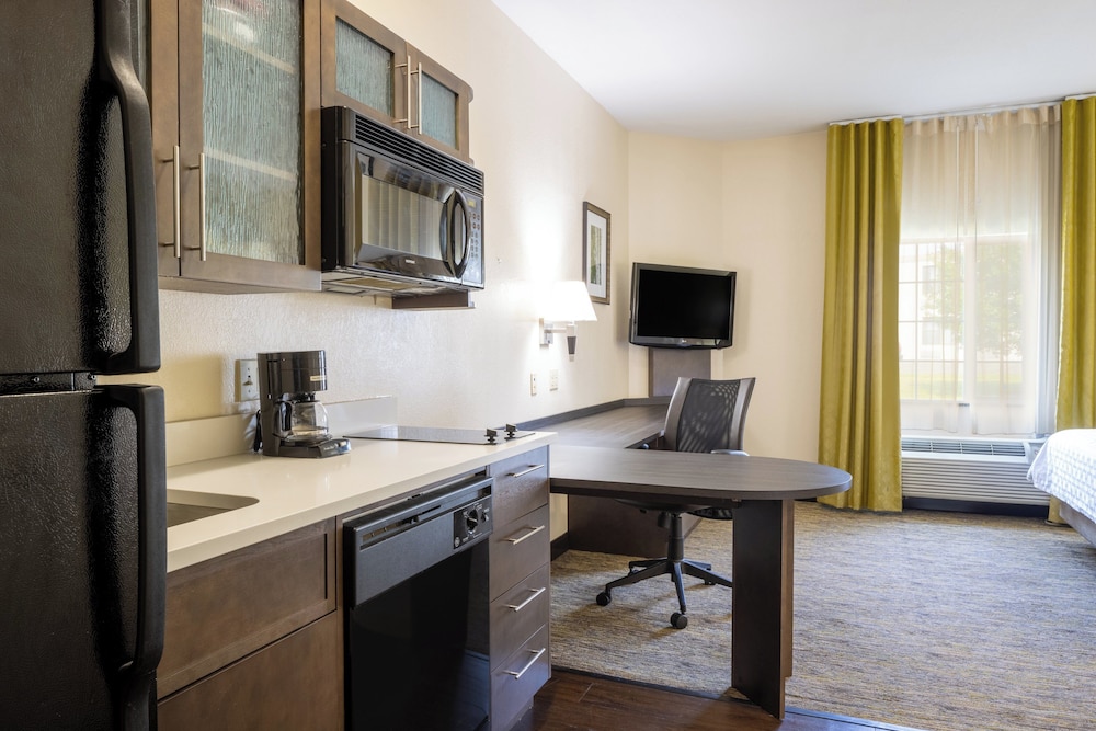 Candlewood Suites Windsor Locks Bradley Arpt 43/56