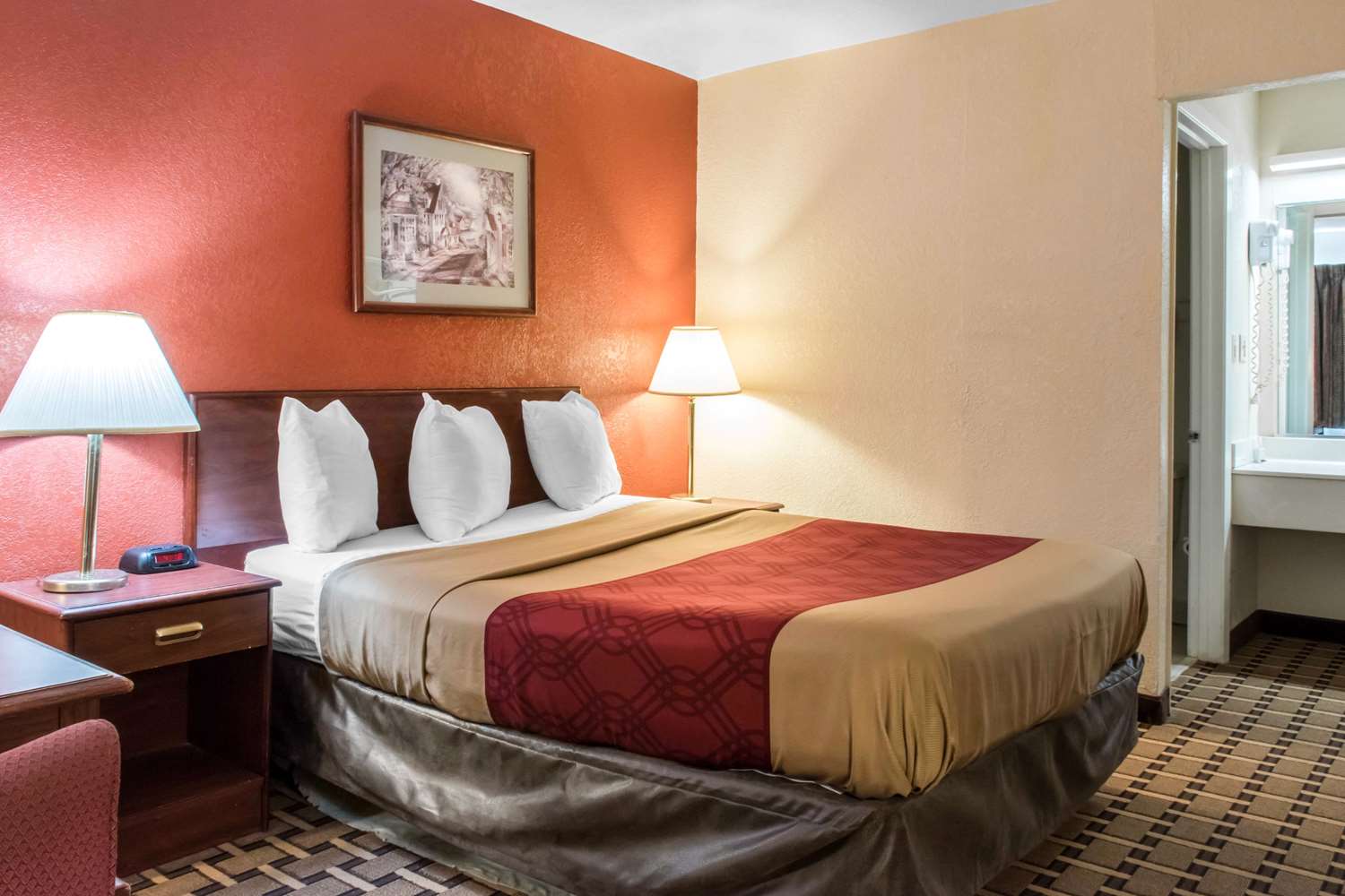 ROOM, QUEEN BED