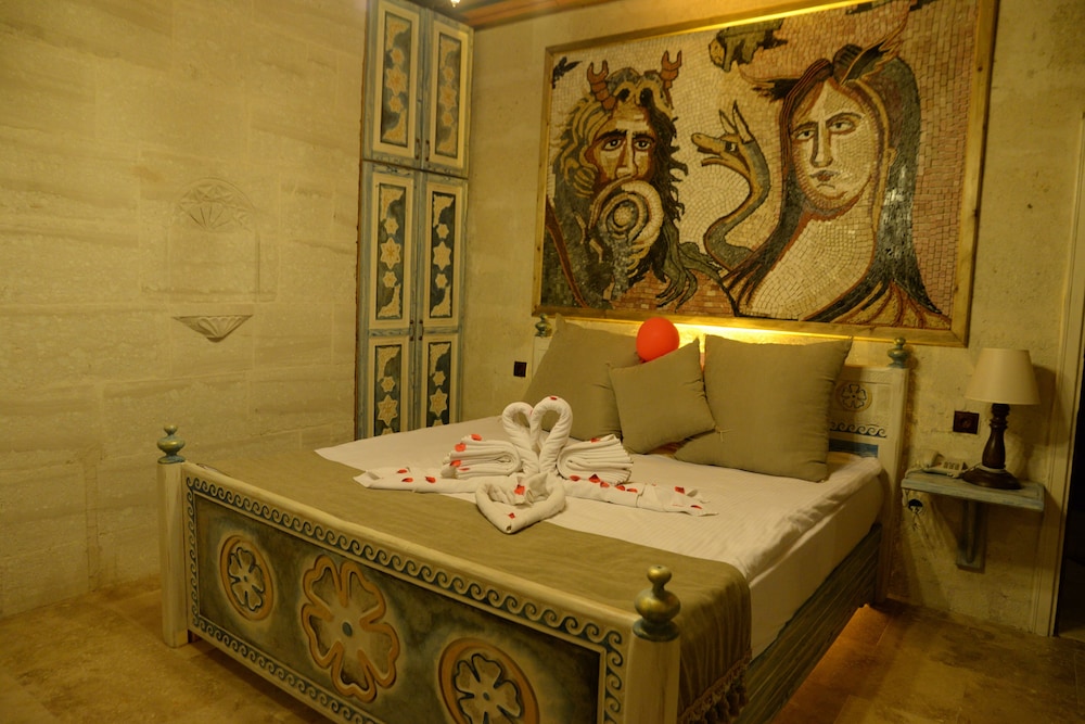 Caftan Cave Suites 18/49