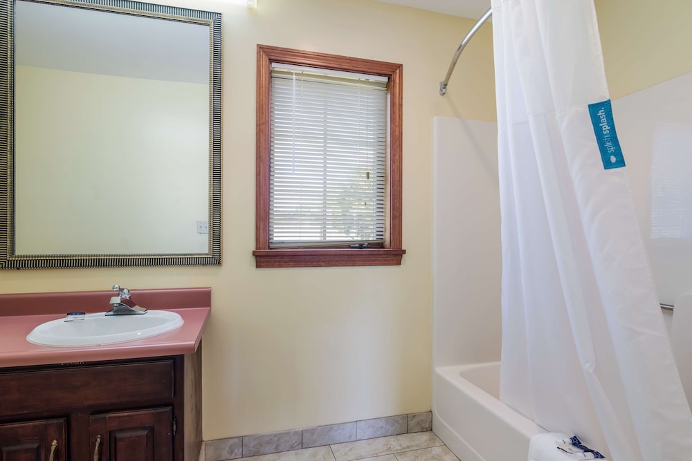 Americas Best Value Inn-Scarborough/Portland 22/38
