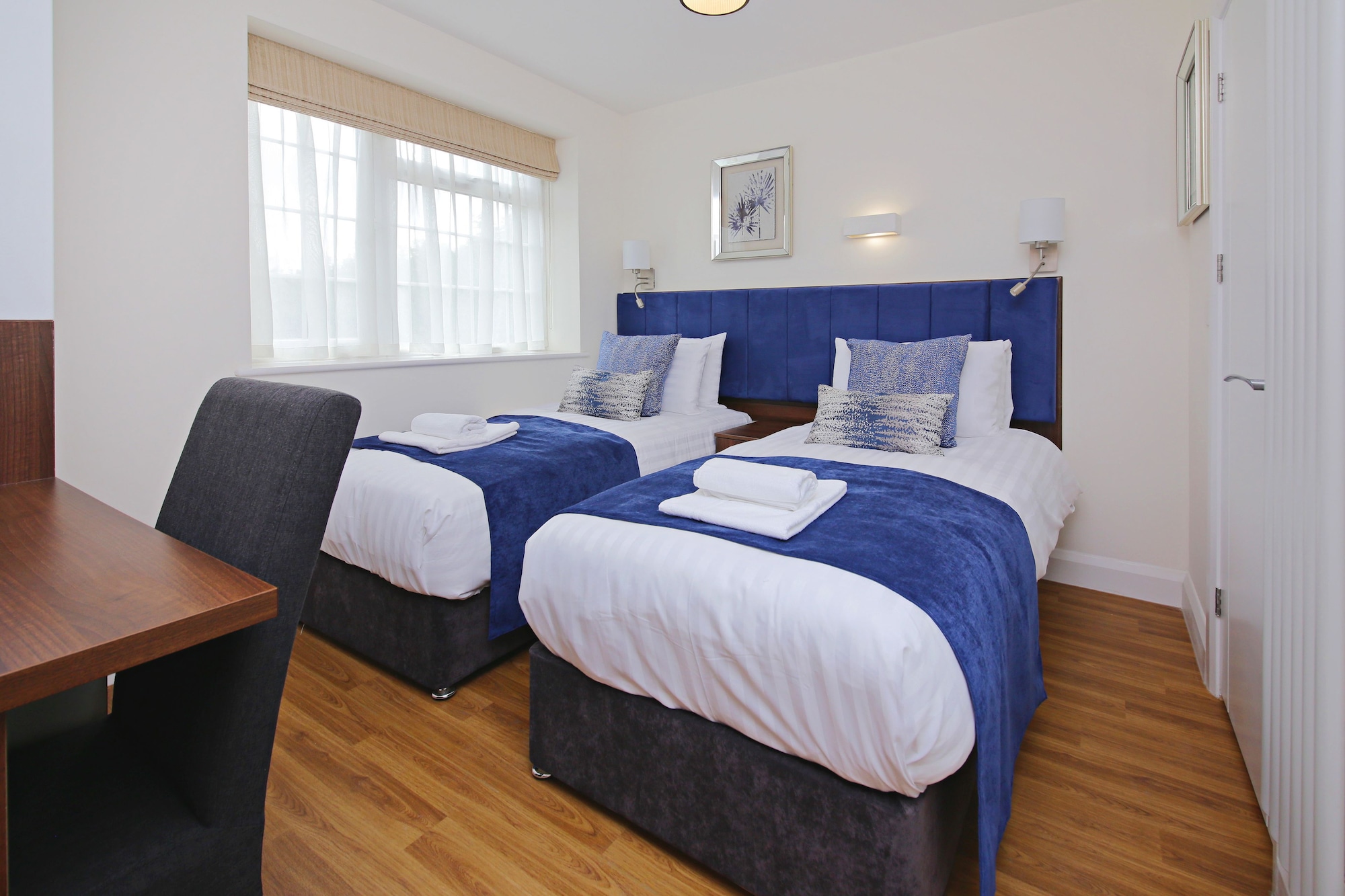 DELUXE, TWIN BEDS