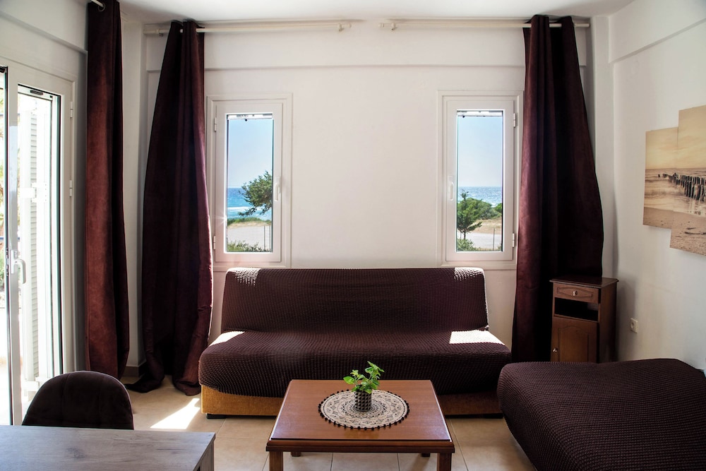 Romanos Beach Villas 15/49