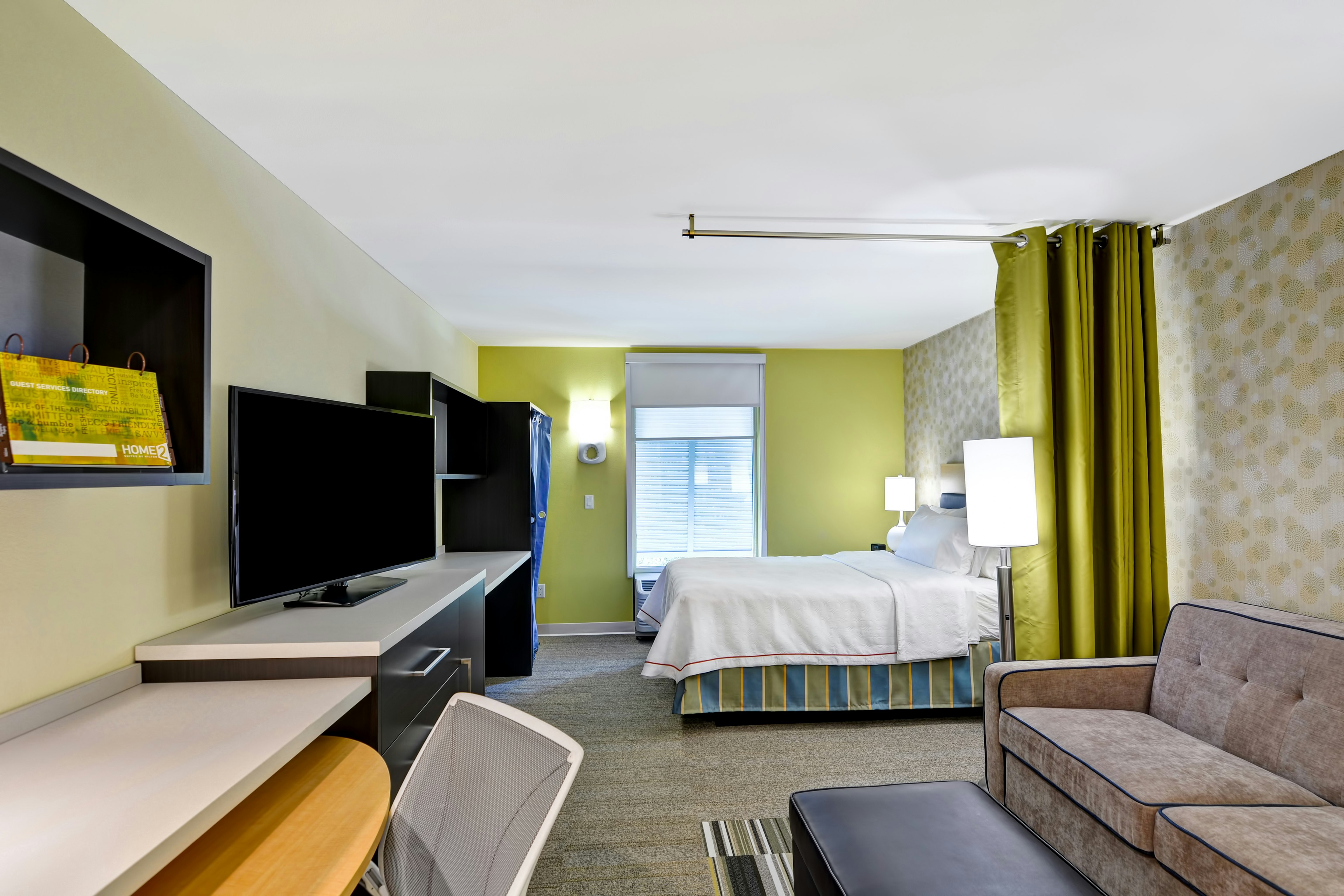 STUDIO, QUEEN BED