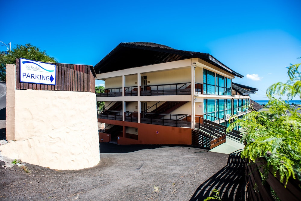 Tahiti Airport Motel 14/64