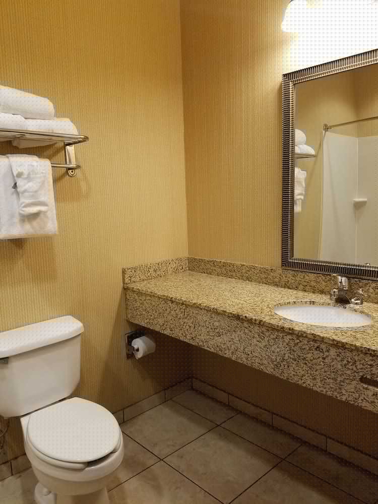 Comfort Inn & Suites Blytheville, AR 16/39
