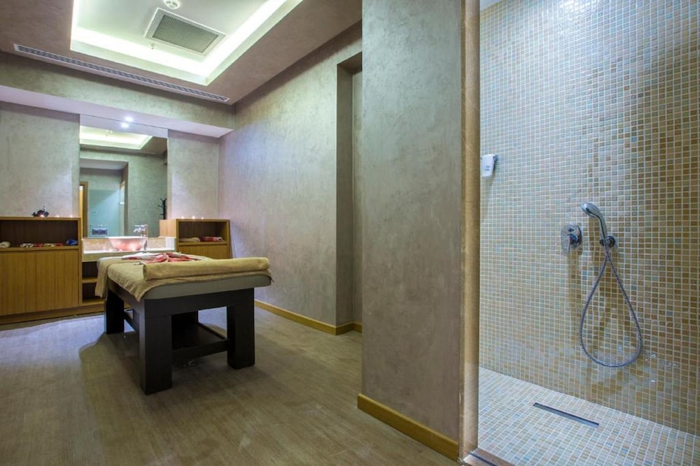 Park Inn By Radisson Istanbul Ataturk Airport 40/41