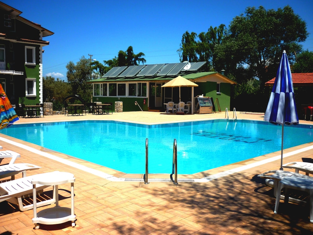 THE GREEN VALLEY HOTEL 5/65