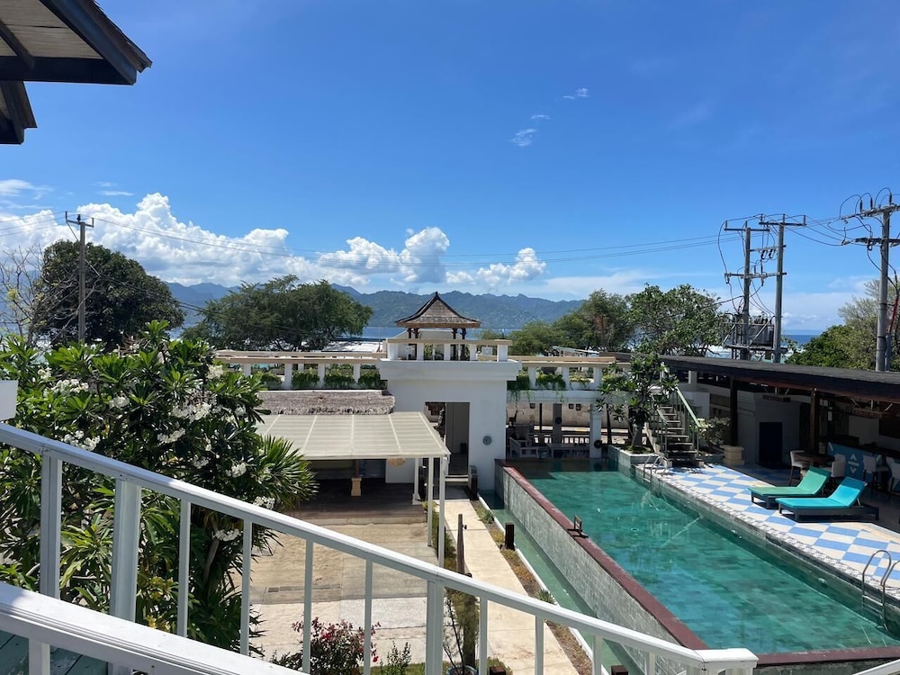 The Trawangan Resort 69/77