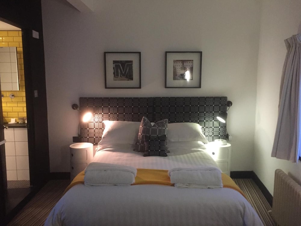 manorhaus Llangollen 8/50