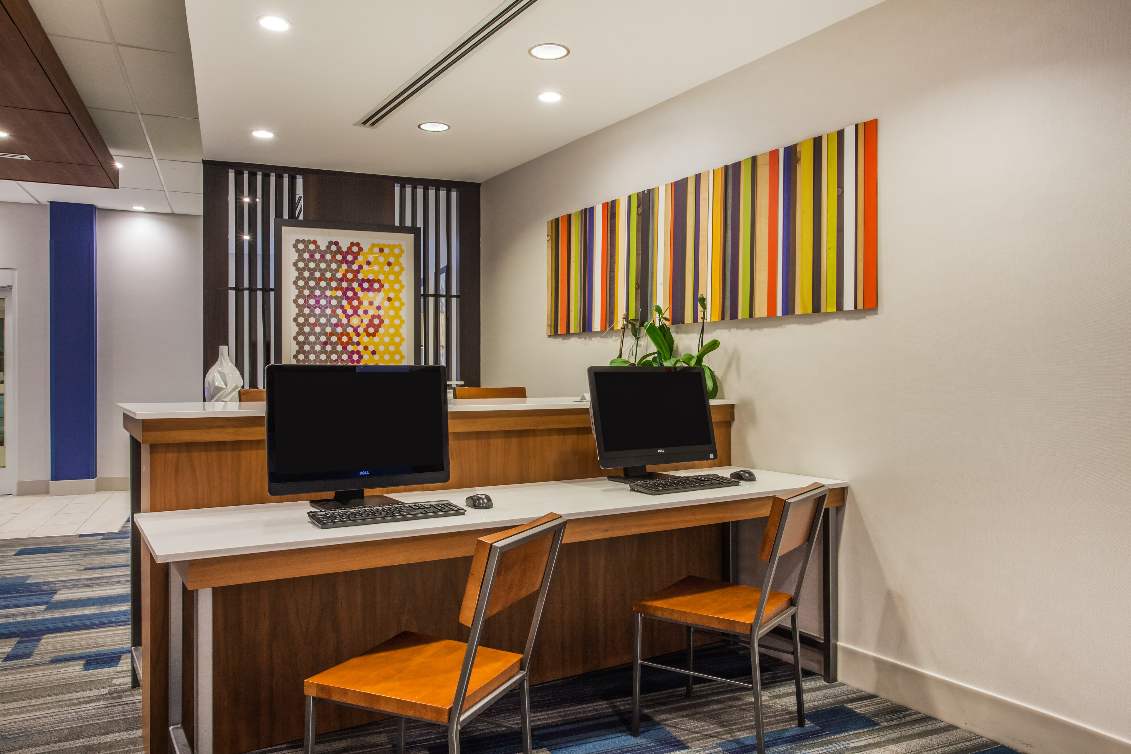 Holiday Inn Express Suites Lexington Park California 49/54