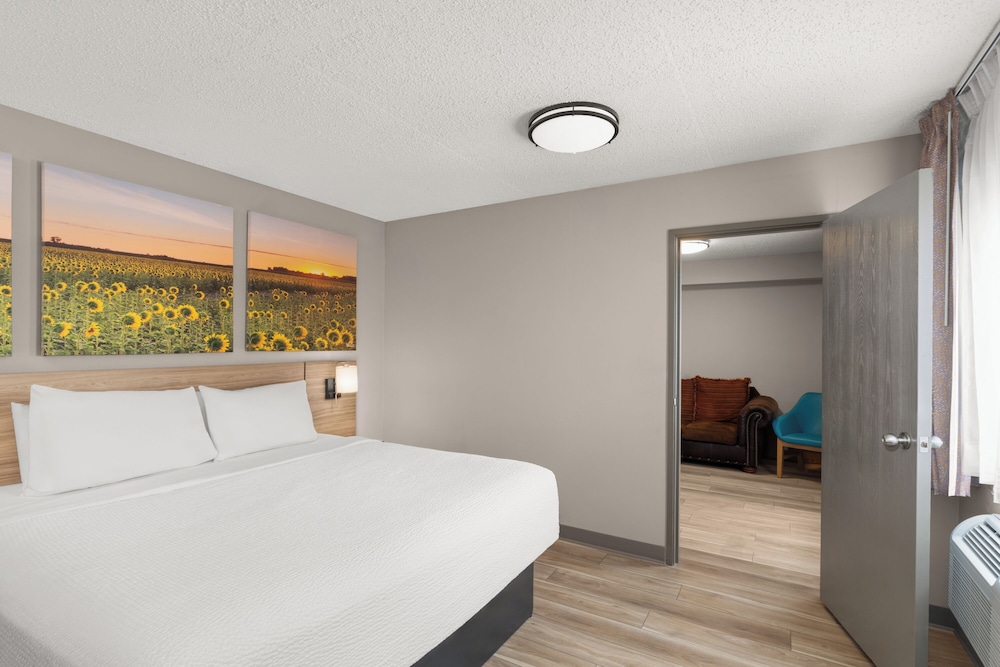 Days Inn by Wyndham Mandan Bismarck Area 21/56