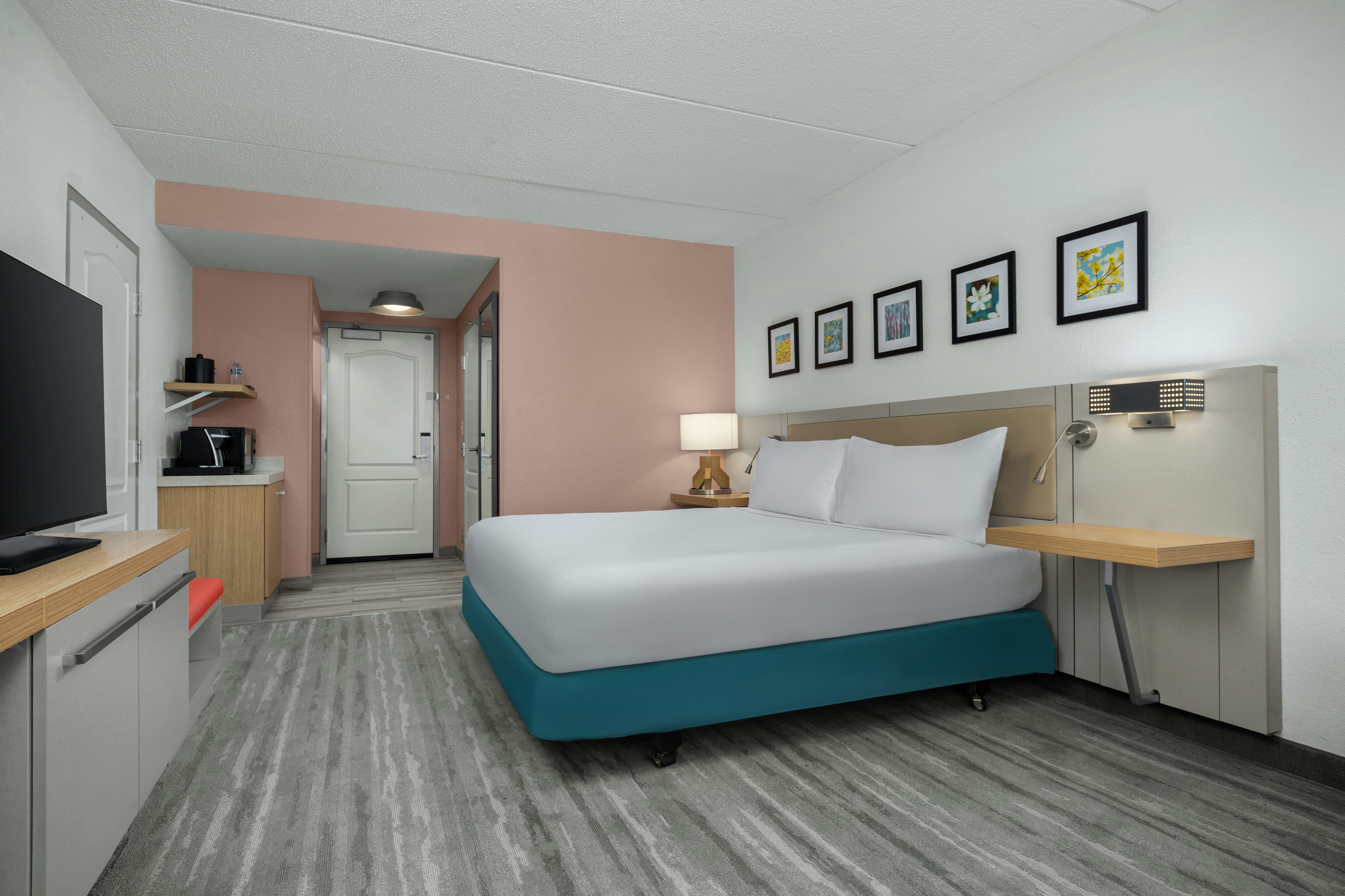 ROOM, KING BED