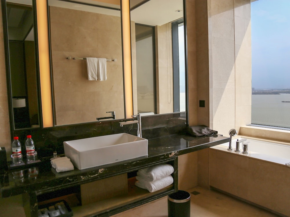 Hyatt Regency Fuzhou Cangshan 70/73