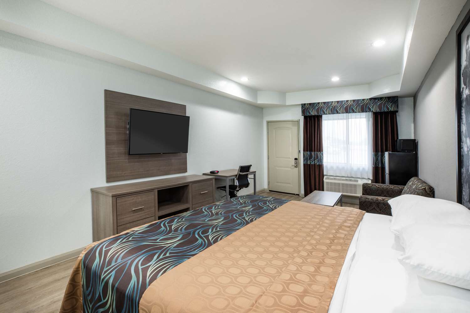 Super 8 By Wyndham Humble Houston 5/21