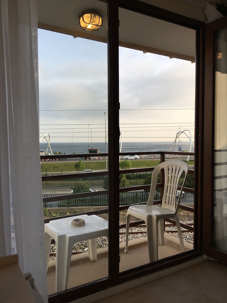 Galley Hotel 22/50