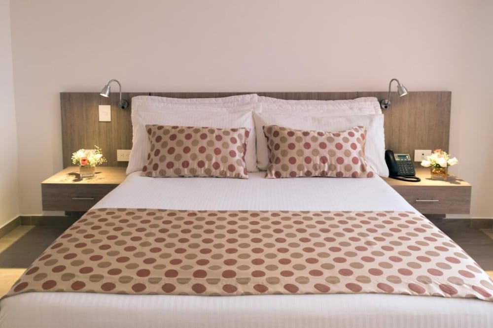 Hotel Lomas 10 13/68