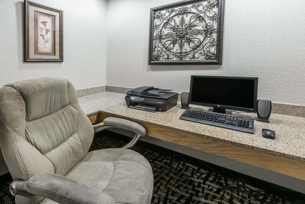 Ramada By Wyndham Oklahoma City Airport North 22/32