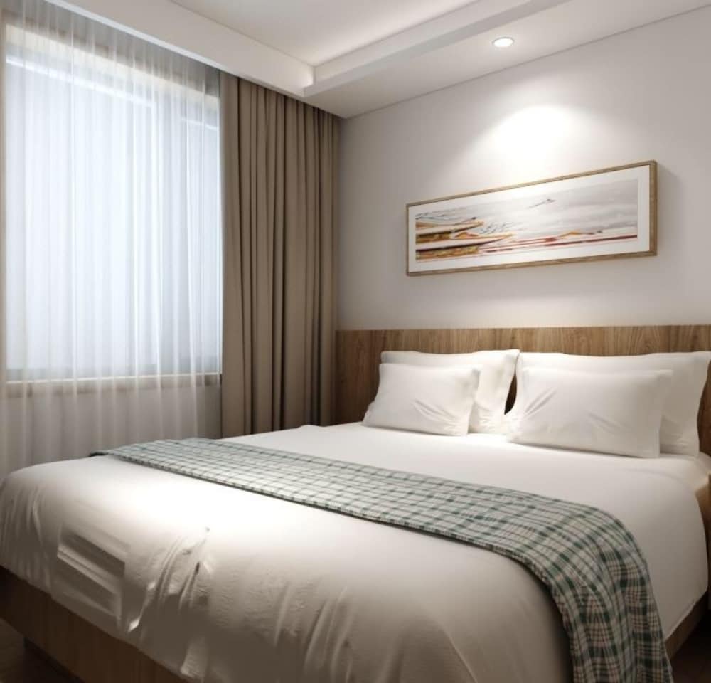 Happy Dragon Saga Hotel (Beijing Tiananmen Wangfujing) 8/20
