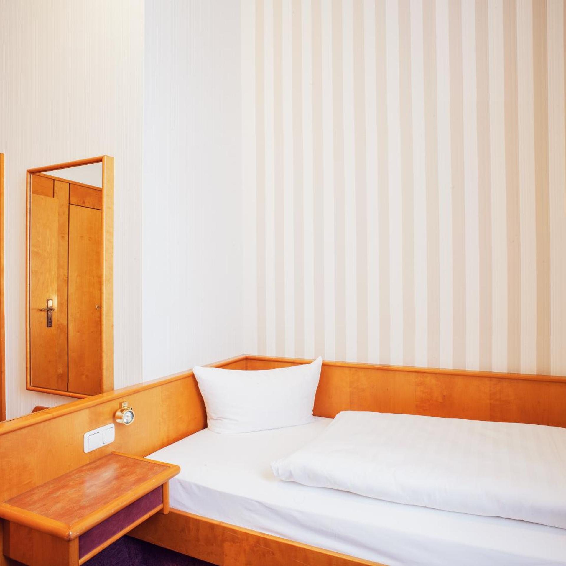 Hotel Schwarzer Bar Jena 10/50