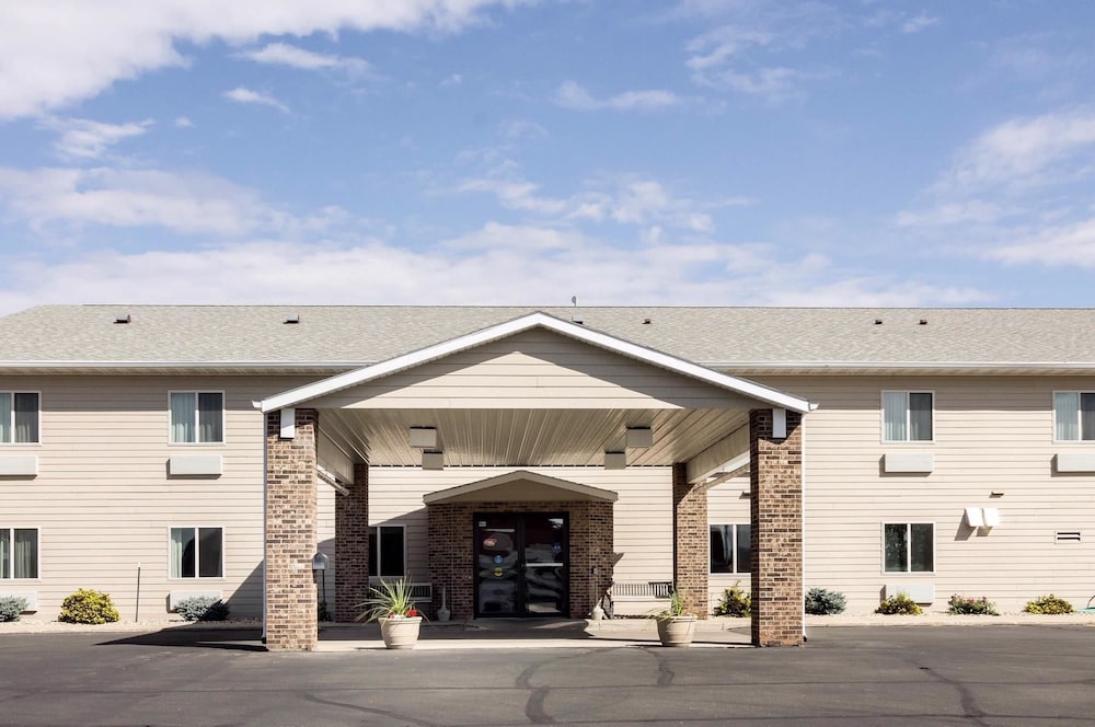 Quality Inn Suites Watertown 3/23