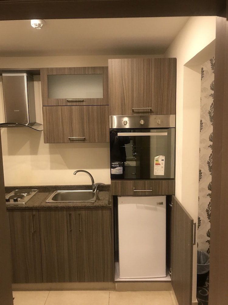ALMOND HOTEL APARTMENTS 9/53