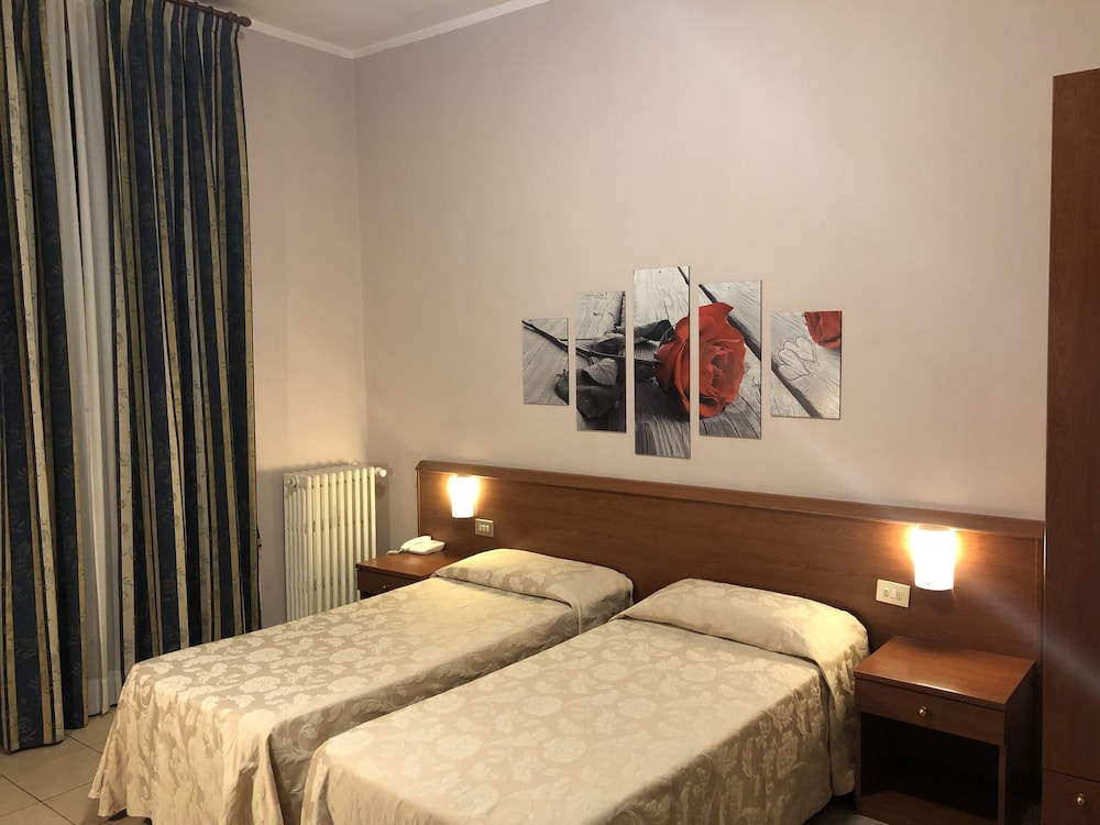 Hotel Paradiso 15/40