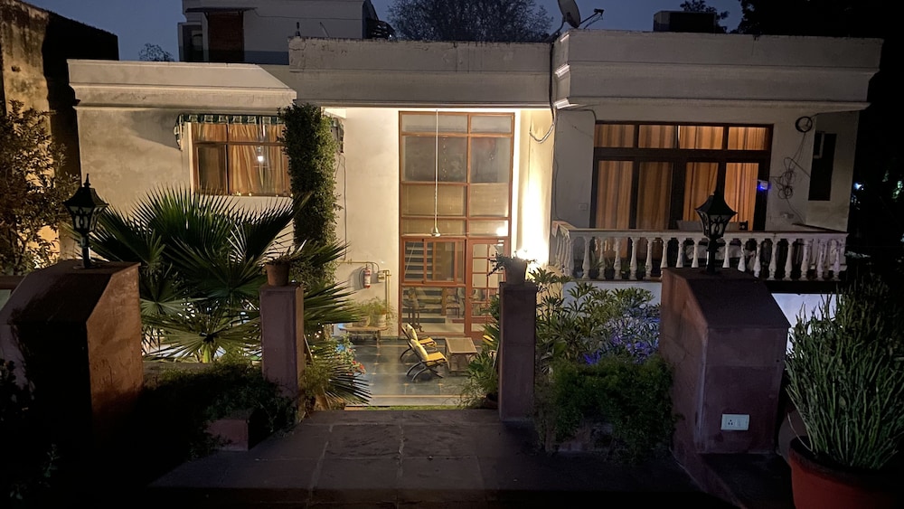 The Stay Inn 5/50