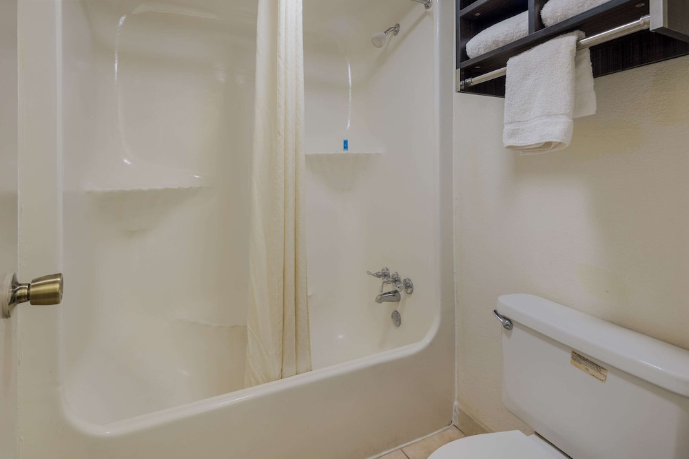 غرفة قياسية بسريرين مزدوجين، Rodeway Inn Ardmore I-65 10/10