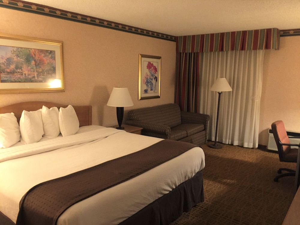 DELUXE, KING BED