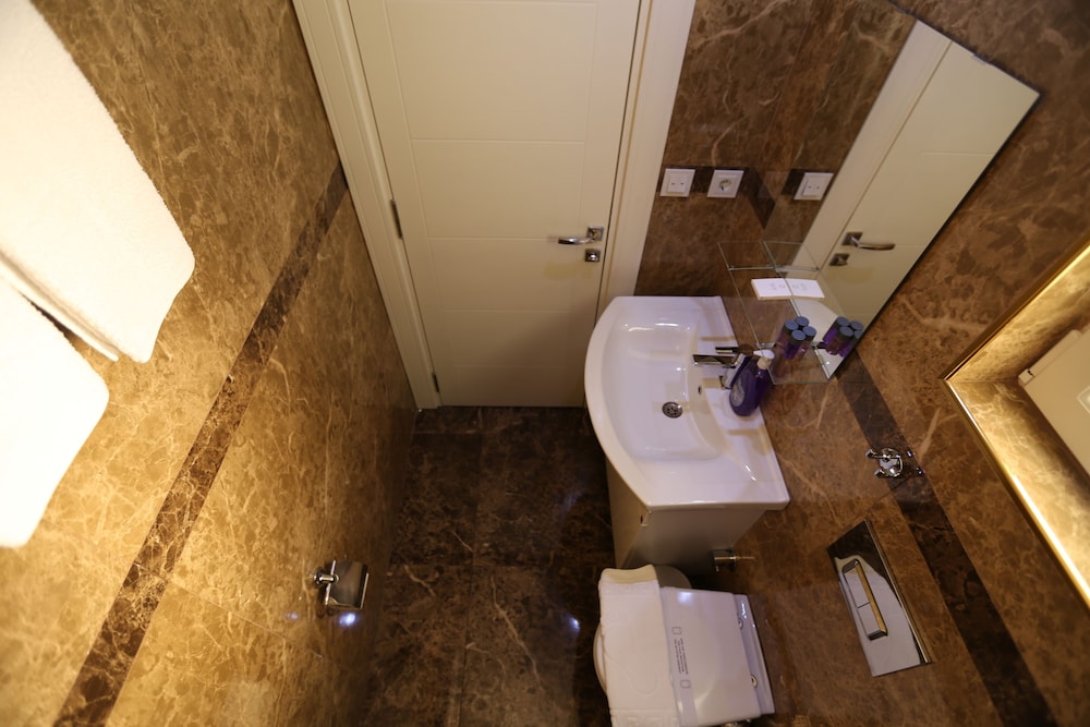 Truemar Hotels & Suites 44/50