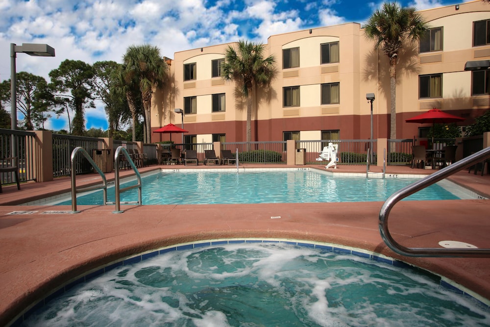 Red Roof PLUS Palm Coast in PALM COAST - FL