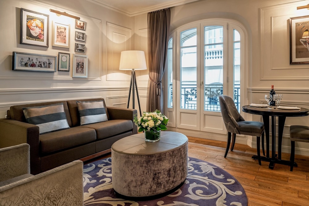 La Clef Louvre Paris by The Crest Collection 27/44