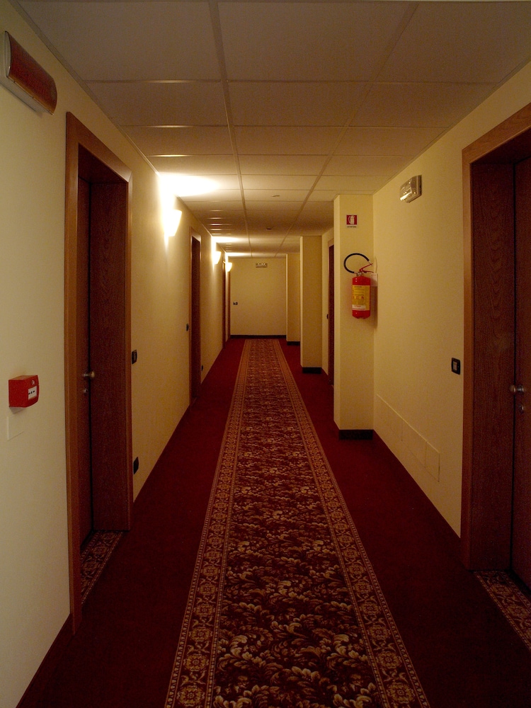 International Hotel Iseo 6/24