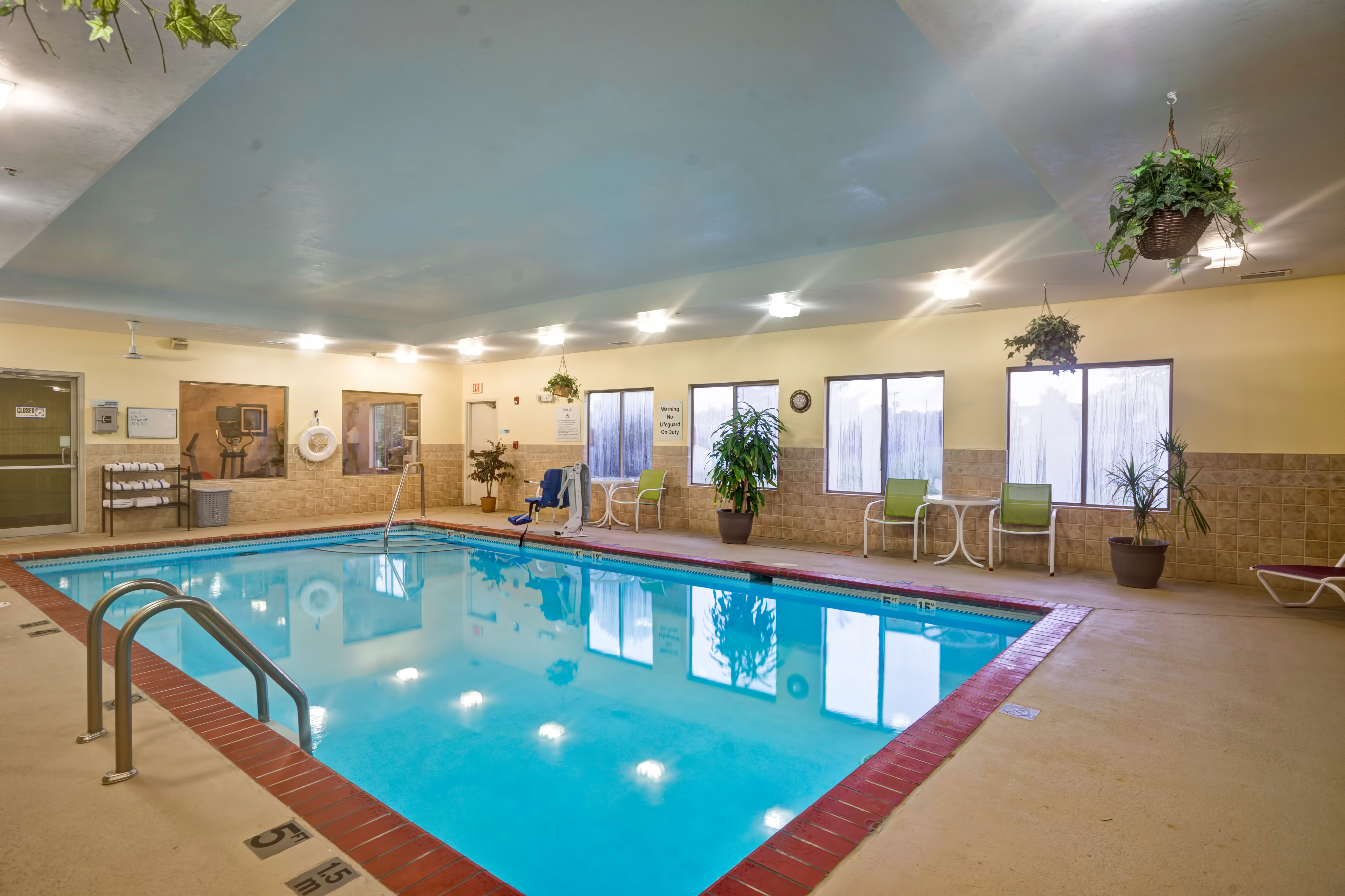 Holiday Inn Express Hotel And Suites Christiansburg 36/57