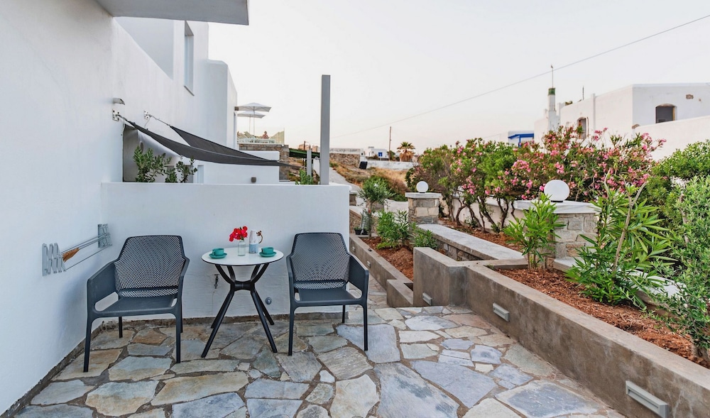 Adonis Hotel Studios & Apartments 53/67