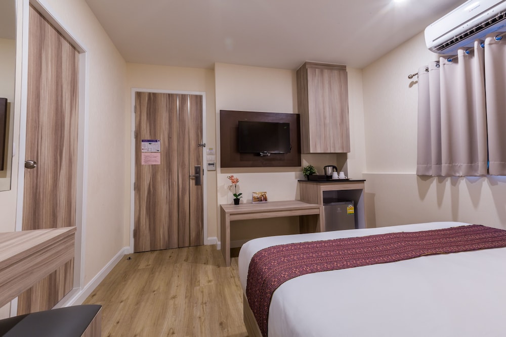 Leela Orchid Hotel 21/49