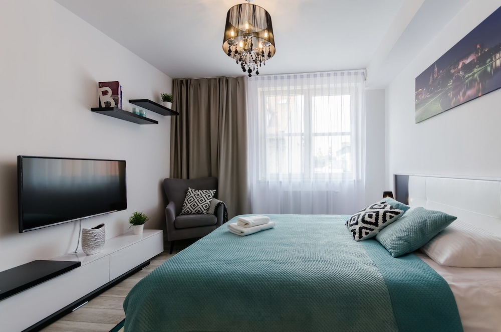 DELUXE, STUDIO, SUITE, QUEEN BED