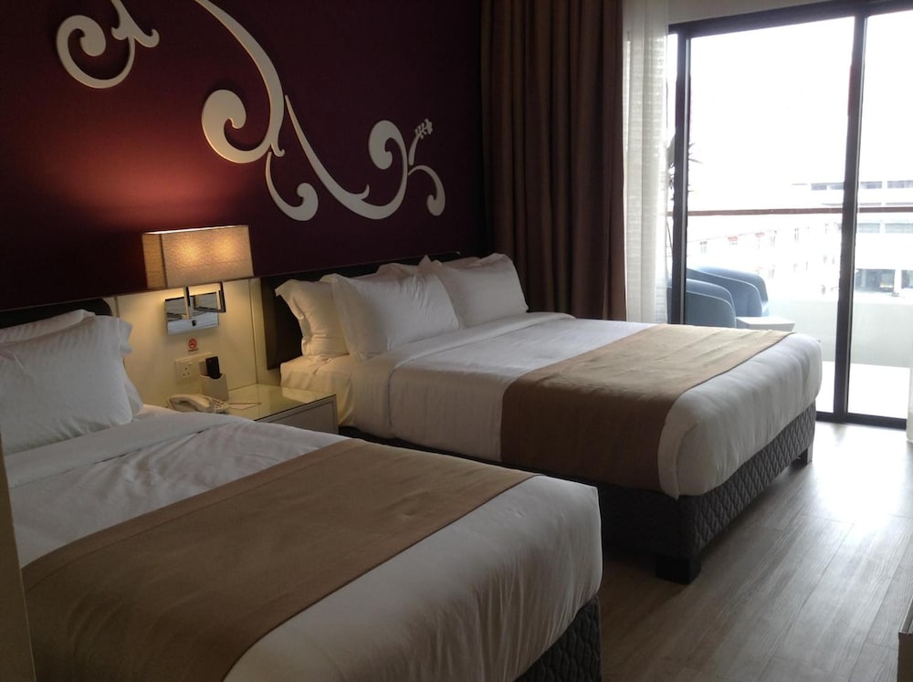 Kings Green Hotel 32/65