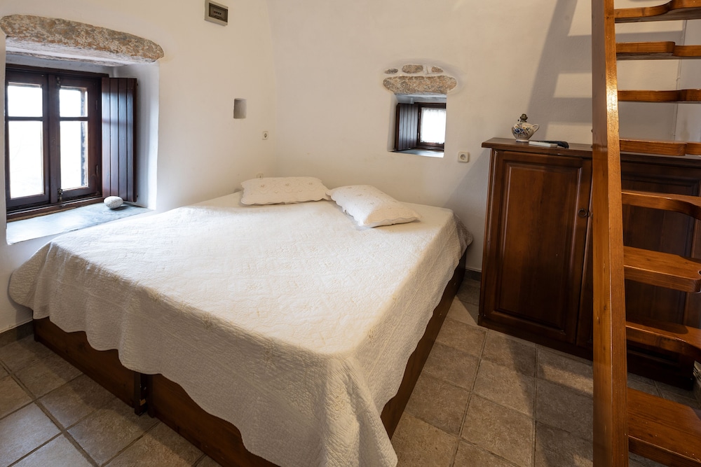Arapakis Historic Castle 11/50