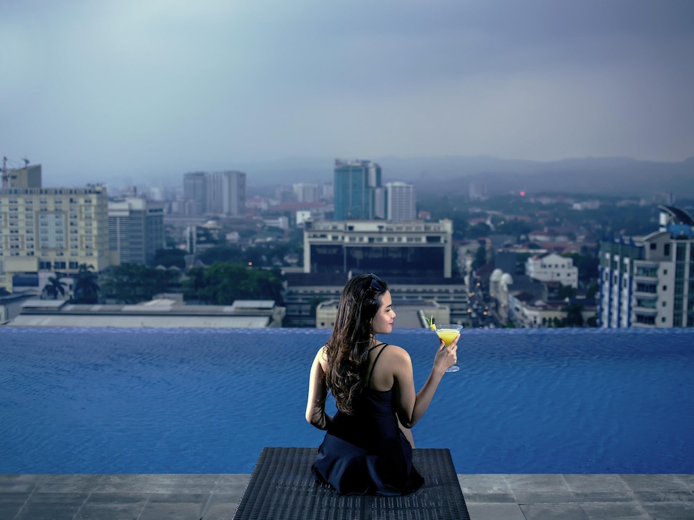 MERCURE BANDUNG CITY CENTRE 65/75