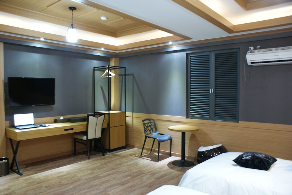 Central Plaza Hotel 23/50