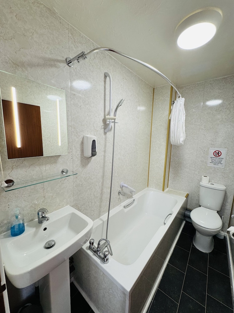 Carlton Court Hotel Eastbourne 43/49