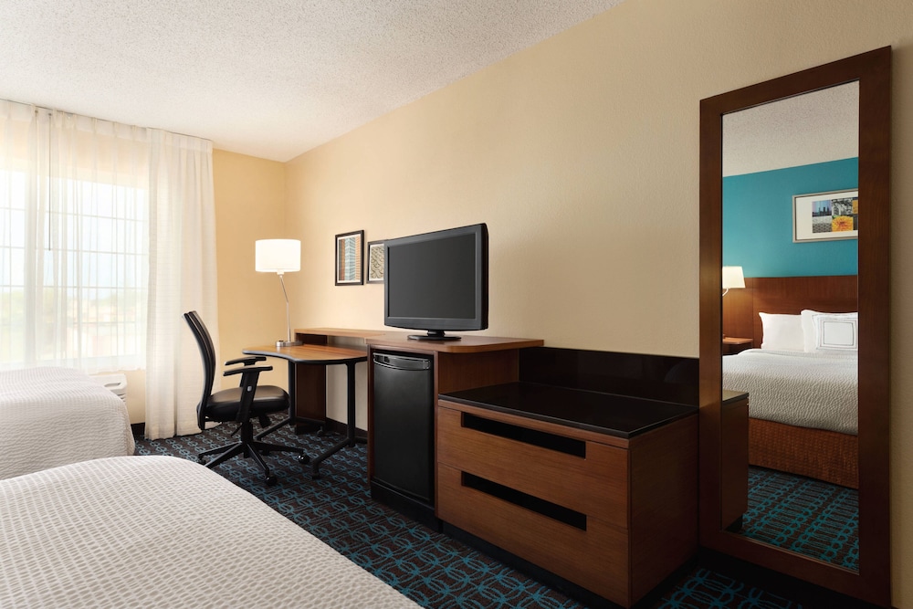 Fairfield Inn Suites Houston the Woodlands 11/26