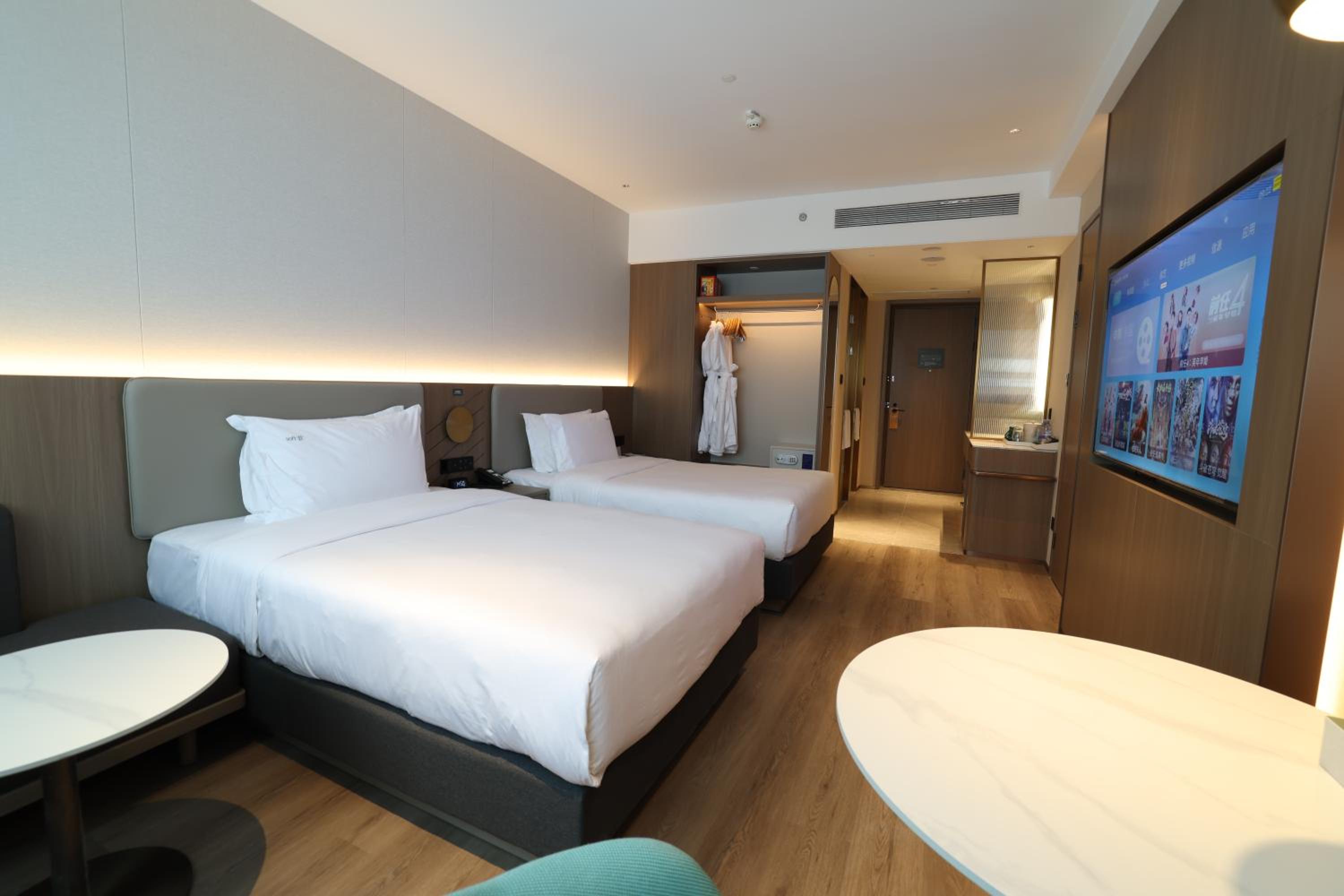 Standard, Single Bed, Holiday Inn Shanghai Jing'an by IHG 7/10