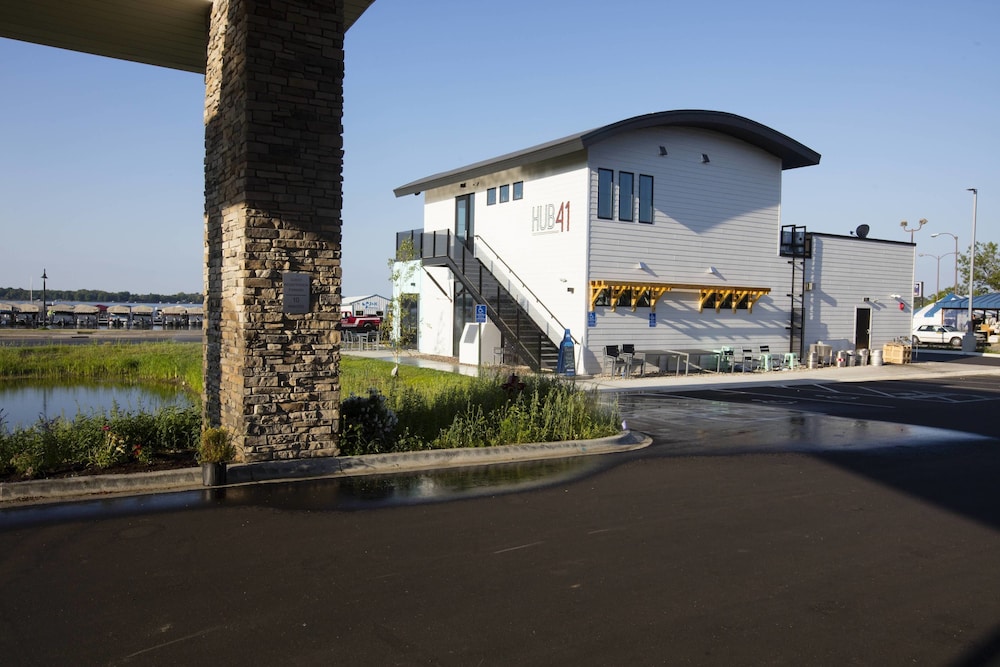 Fairfield Inn And Suites Detroit Lakes 4/33