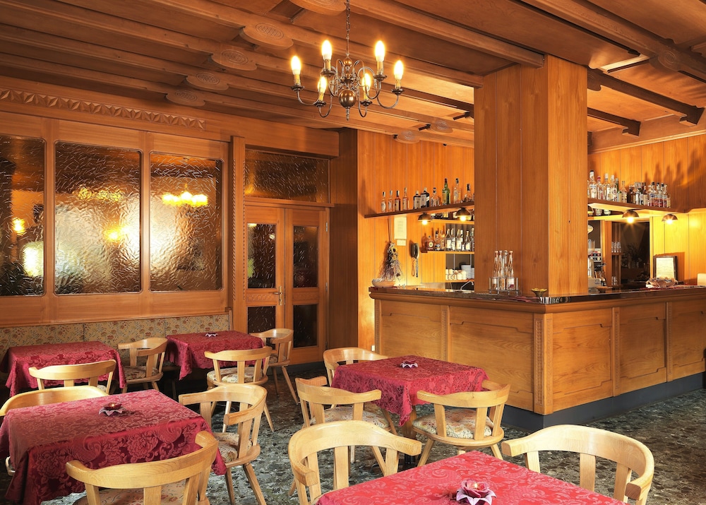 Hotel Pinzolo Dolomiti 70/76